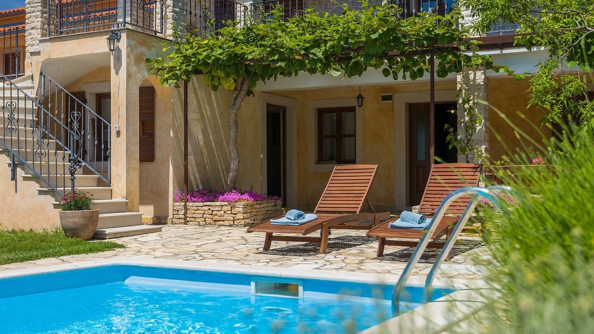 Gajana Villa | Paulina - Your perfect vacation home in a little village
