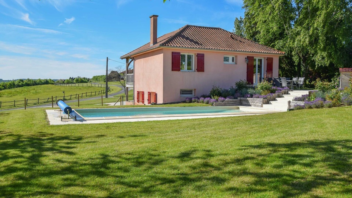 Saint-Medard-d'Excideuil House | Pavilion in France with Heated Pool & Views