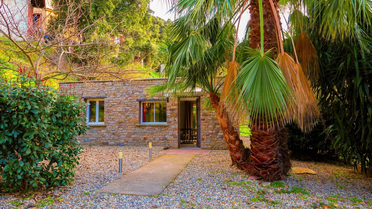 Barbaggio Villa | Pavillon en Pierre Isolé Dans un Écrin de Verdure Avec vue sur mer