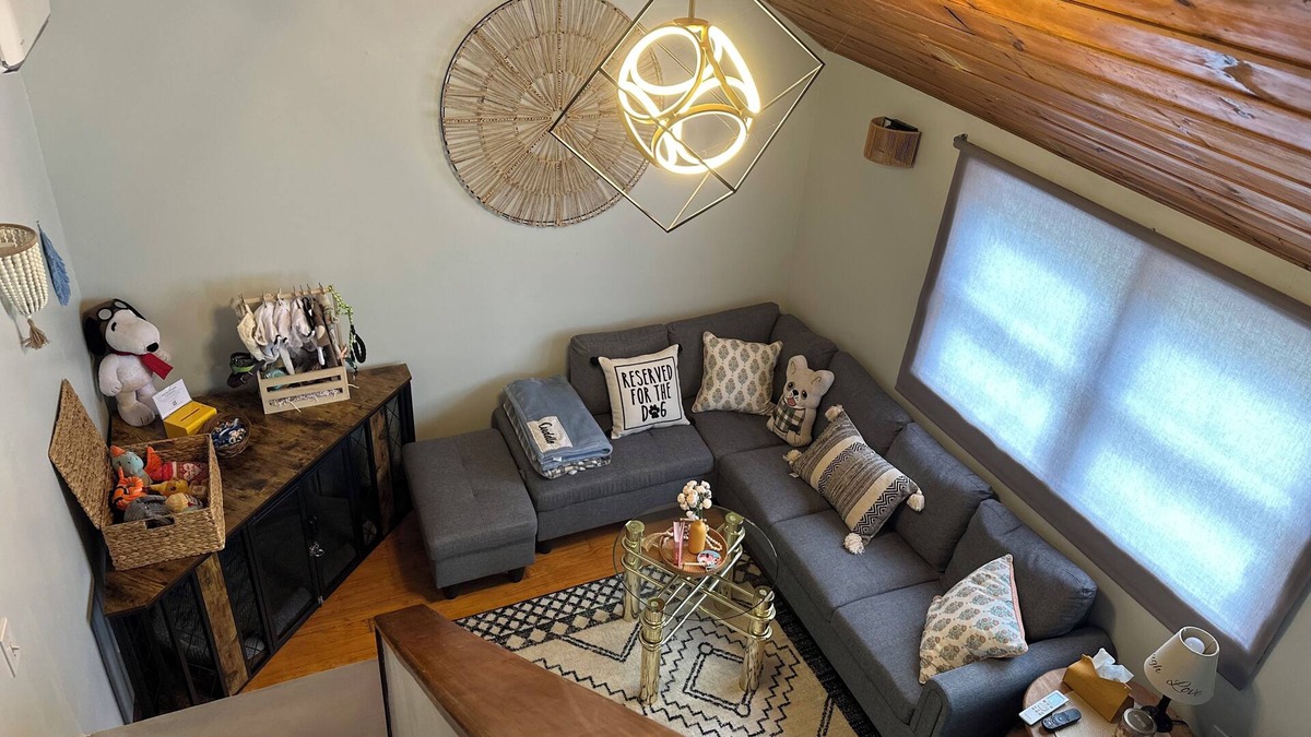 East Durham Cabin | Pawfect Family Retreat! 2bd,1ba,loft. W privateDogPark,Cls to ski,hike,ZoomFlume