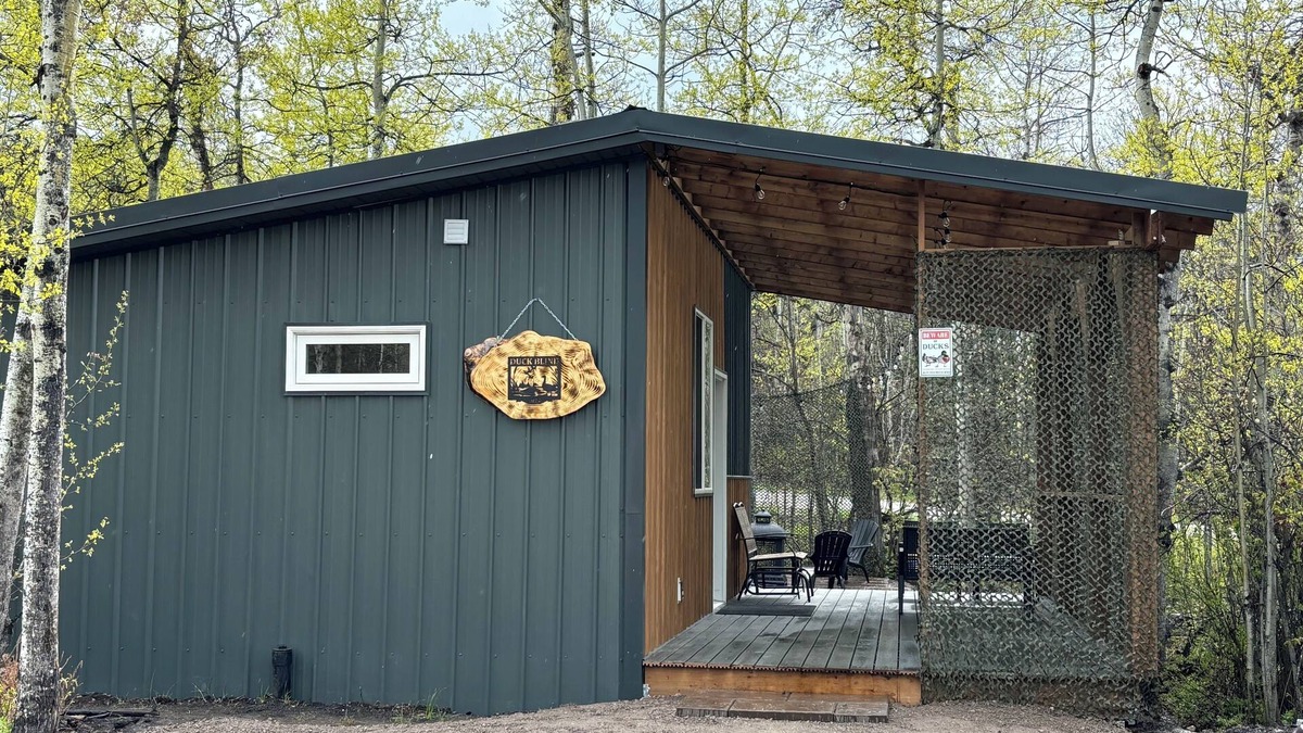 Mountain View Cabin | Payne Lake Wilderness Huts - Duck Blind