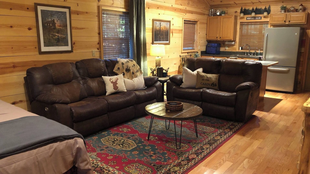 Newnata Cabin | Paynes Place- A Charming 2-bedroom cabin close to Blanchard Caverns/Mirror Lake