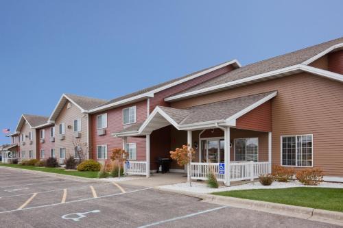 Paynesville Hotel | Paynesville Inn & Suites