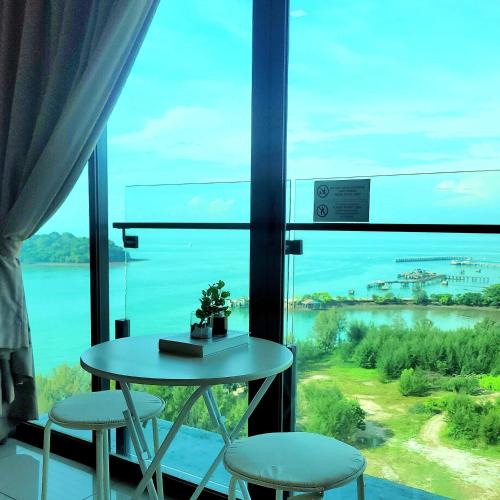 Kampung Bahasa Kapor Apartment | PD Seaview Sunset Cozy Staycation With Pool & Netflix, Private Unit