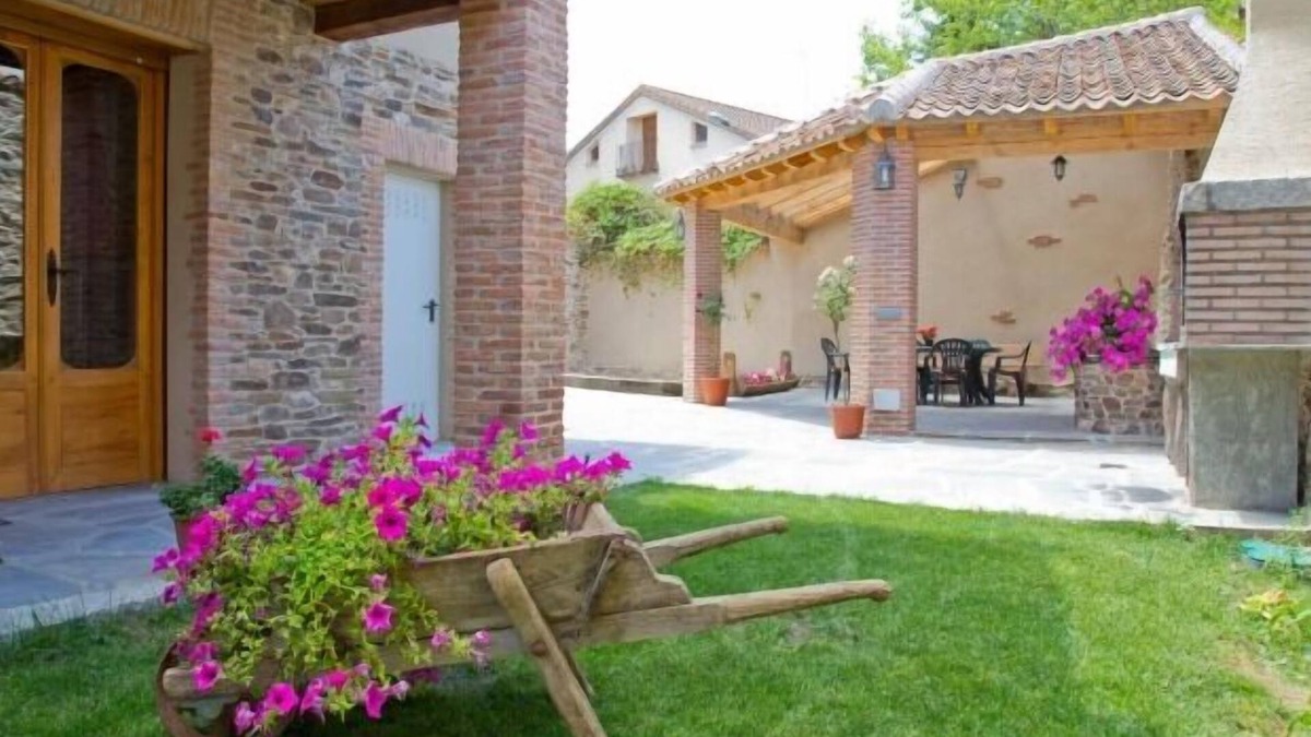 Miguelanez Cottage | Peñamora Rural Cottage for 10 people