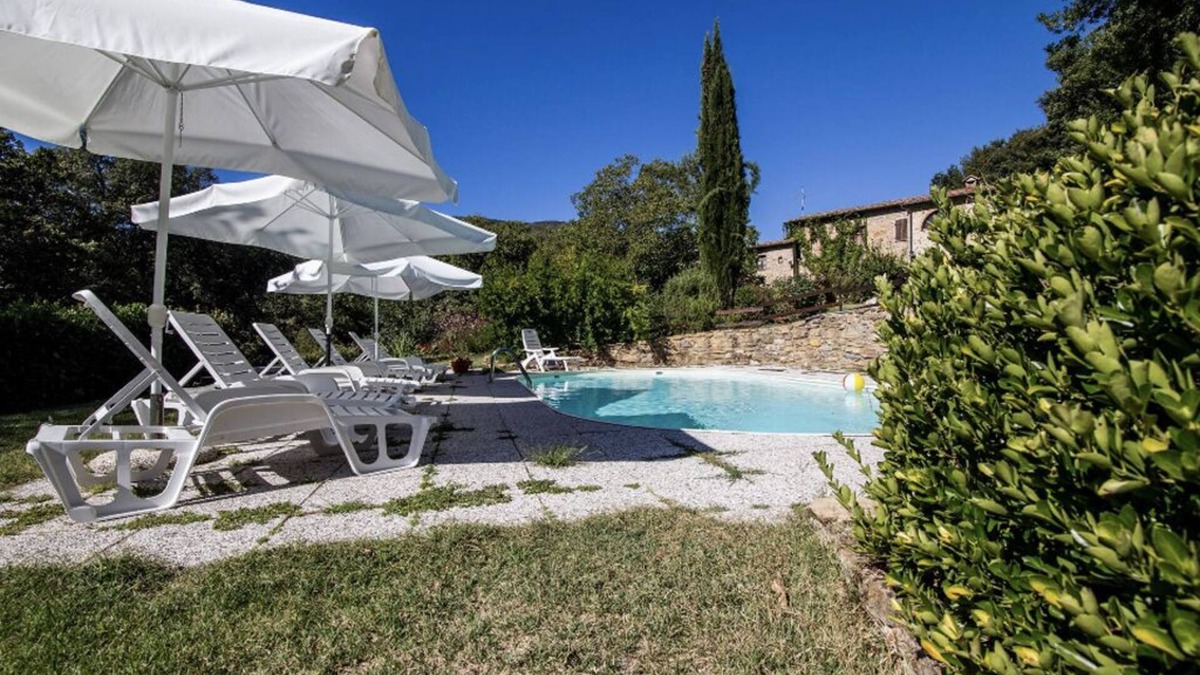 Castelnuovo di Val di Cecina House | Peaceful cottage in Tuscany with private pool