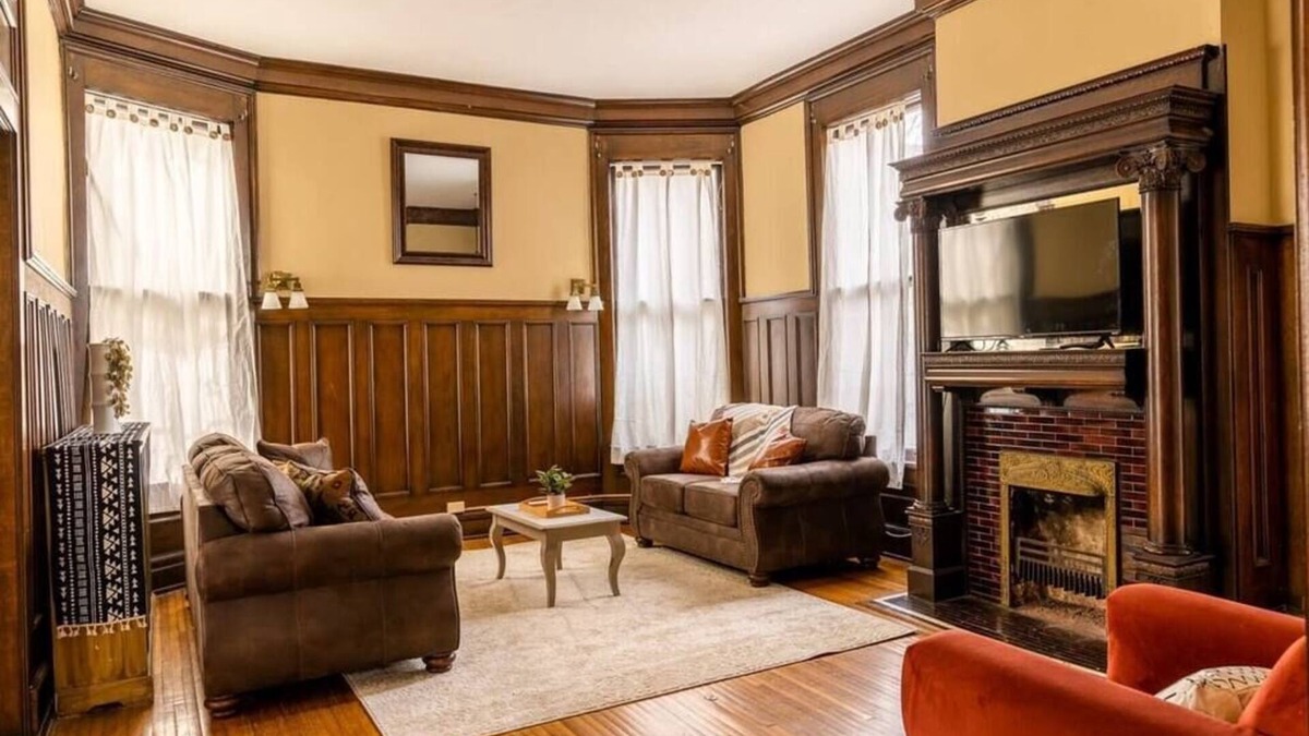 Central Gardens Apartment | Peabody 1, 2 bedroom Main Floor Apartment