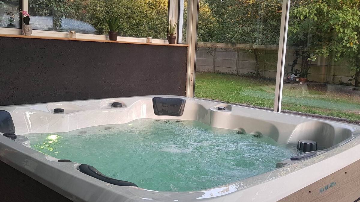 Noyal-sur-Seiche House | Peaceful house with garden, terrace, Jacuzzi