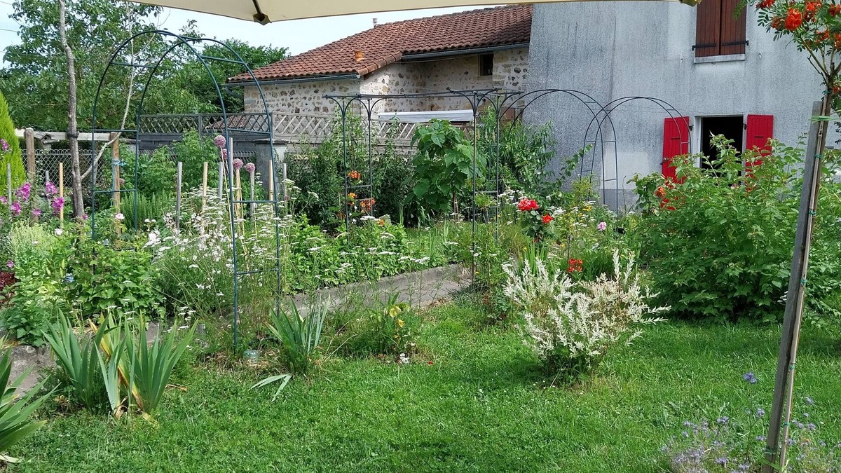 Suaux Cottage | Peace and quiet for this country gîte