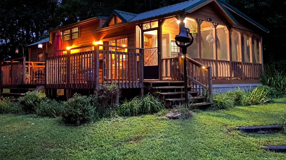 Halfway Cabin | Peace And Quiet Of Country Living Yet Close To Modern Convenience.
