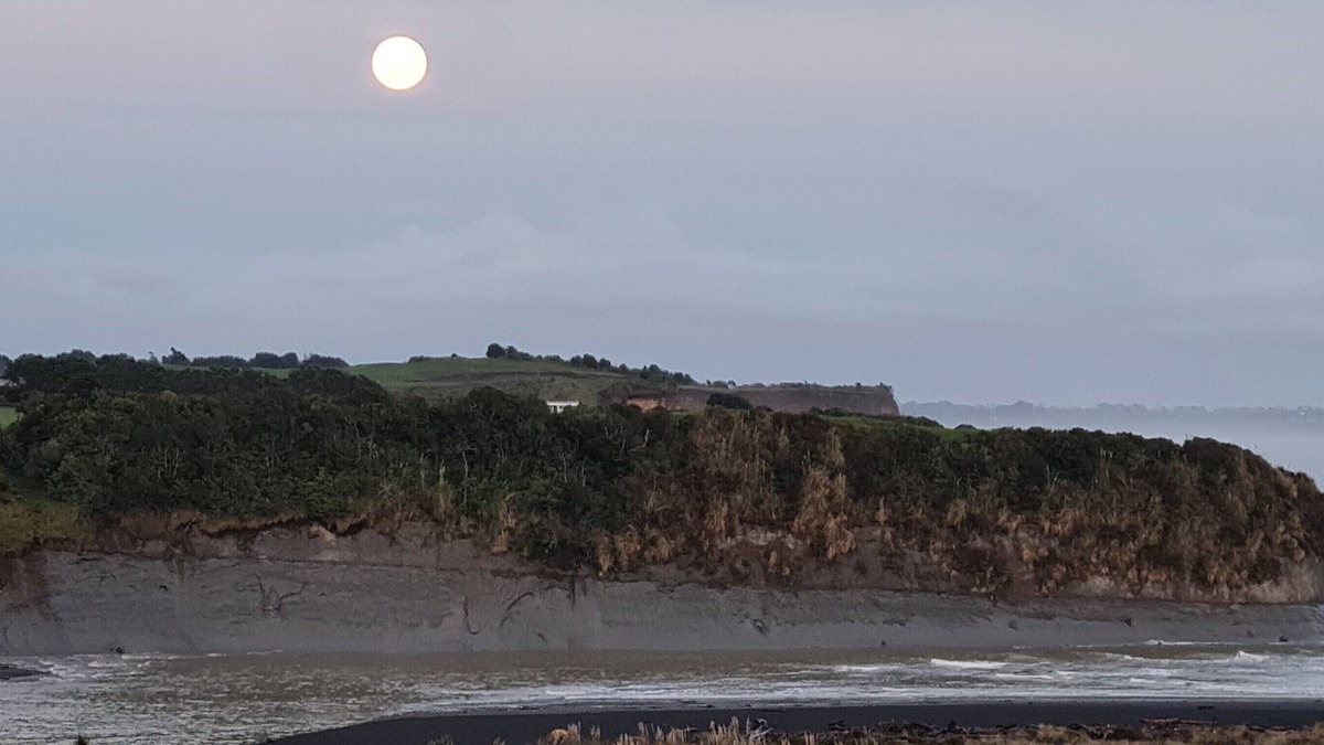 North Taranaki District House | Peace and Tranquility . farmland, river and west coast beach - perfection!