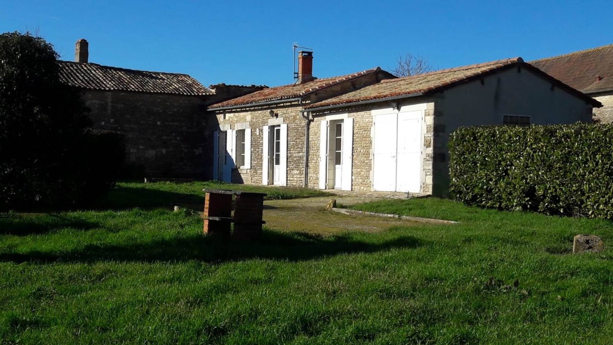 Paizay-Naudouin-Embourie House | Peace and quiet at Logis du Parc
