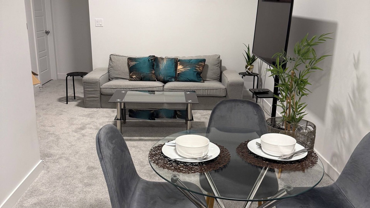 West Edmonton Apartment | Peace Haven. Cozy, lovely home away from home (Basement).
