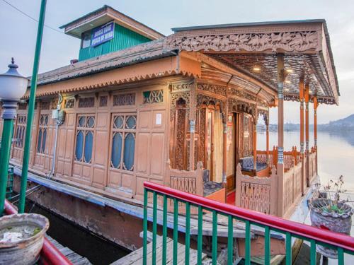Nagin Bagh Boat Rental | Peace of mind group of houseboats