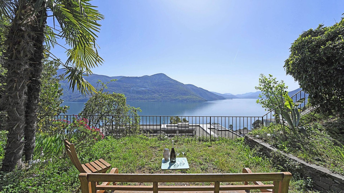 Brissago House | Peace over the lake - Room 1, Brissago, Switzerland