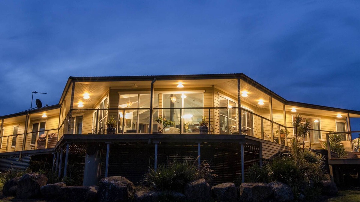 Pointer Mountain House | Peace & privacy on mountain topnSpectacular rural & coastal views