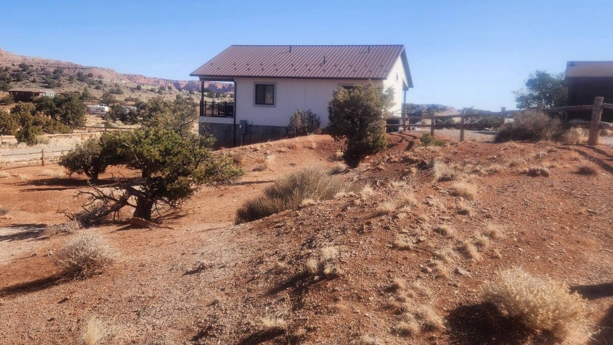 Torrey House | Peace, Privacy, Serenity and Panoramic Views from all windows,nOne of a Kind