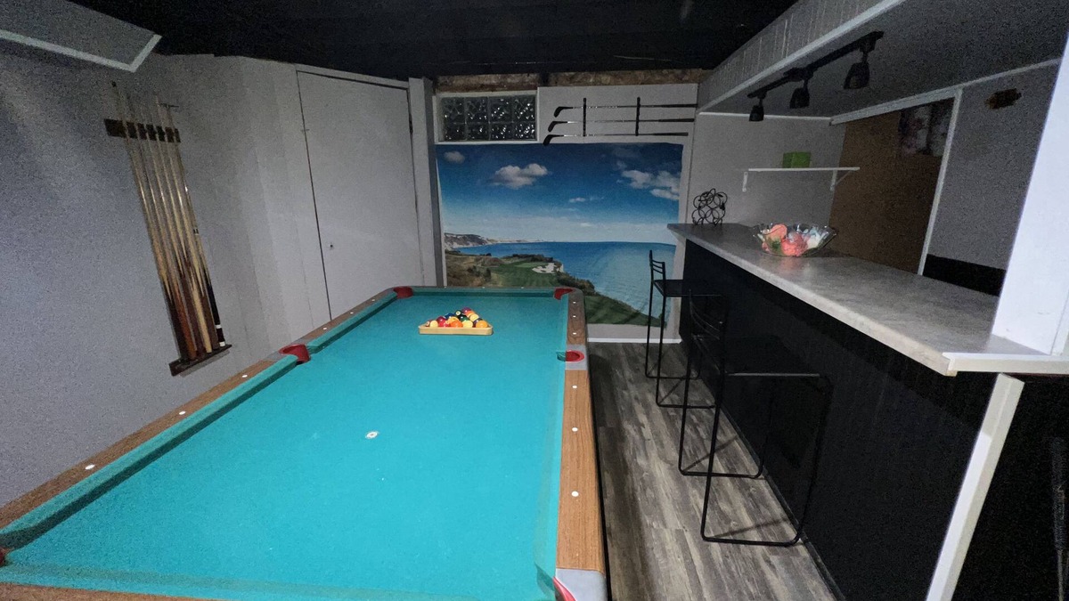 Redford House | Peaceful Clean 3BR | 6Beds | Free Wifi | Finished Basement