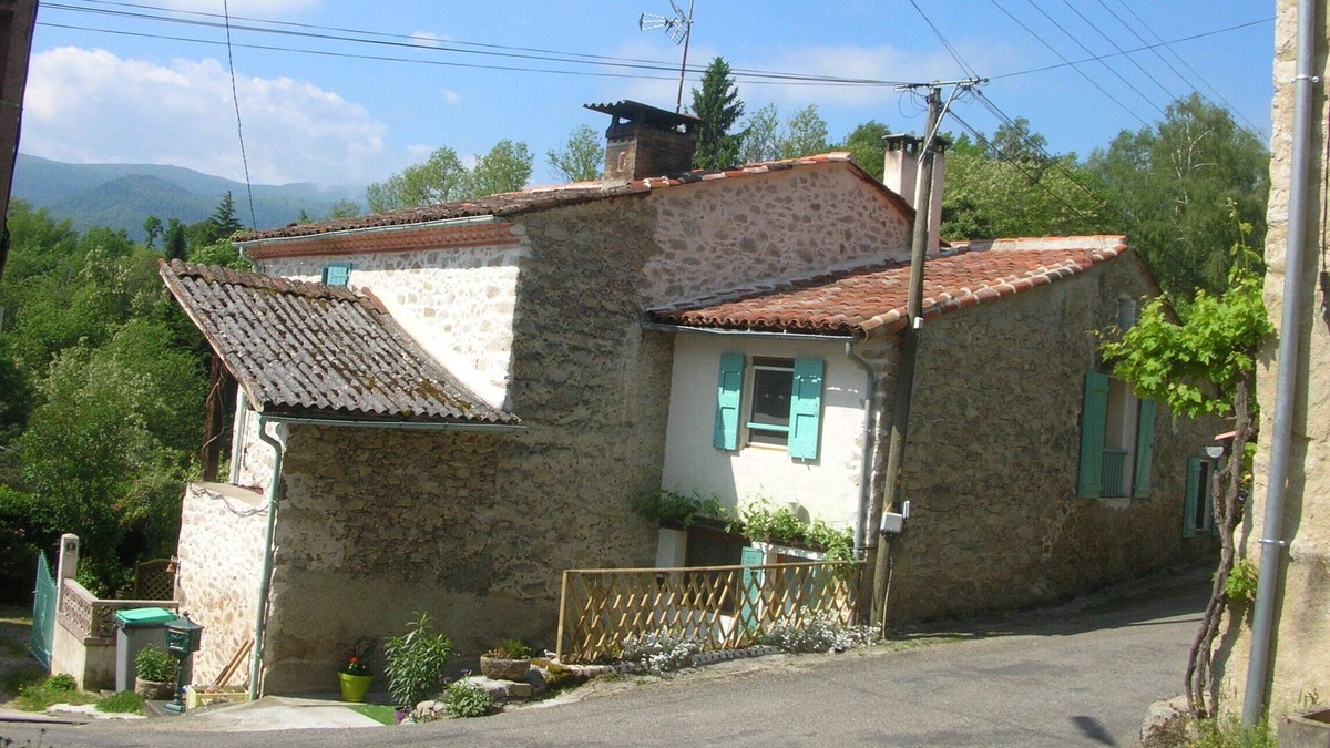 Saint-Pierre-de-Riviere Cottage | Peaceful cottage in Fouchard