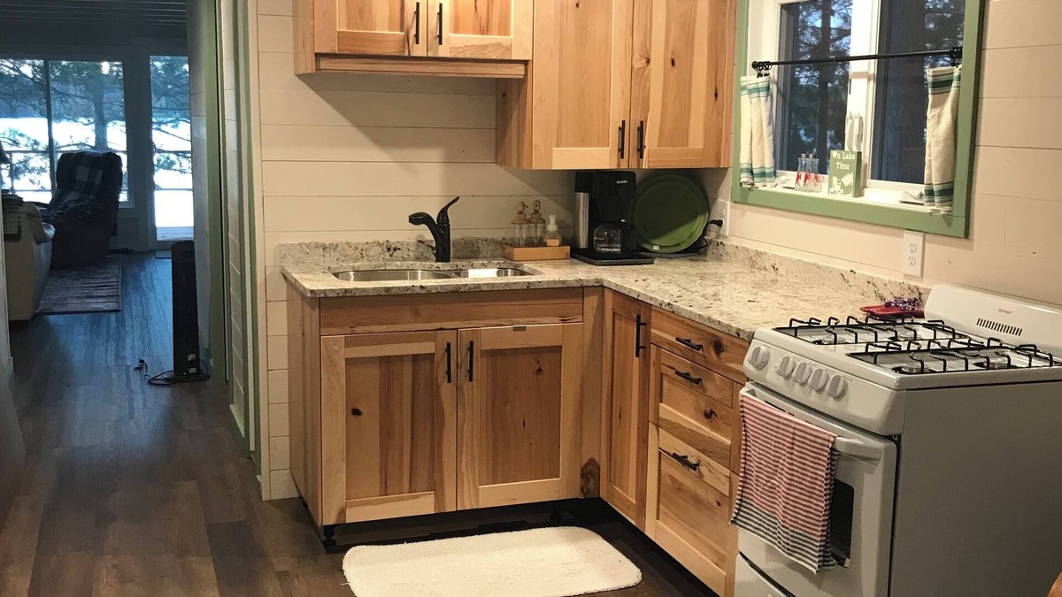 Crow Wing Lake Cabin | Peaceful 2-bedroom cabin with WiFi, AC, at the lake with privacy