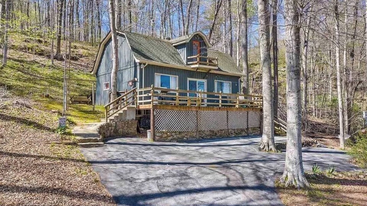 Penrod House | Peaceful 2-bedroom house, beautiful Lake view.