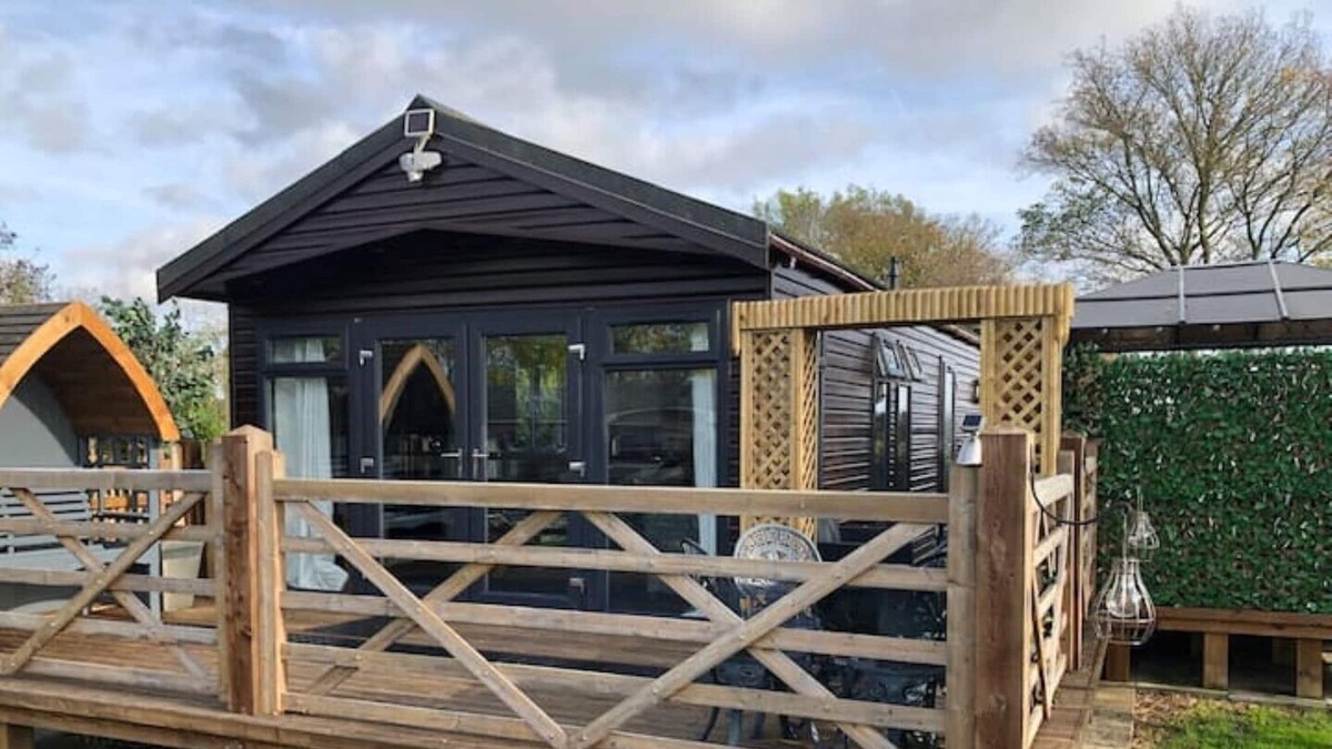 Sturton By Stow Cabin | Peaceful 2-Bedroom Holiday Lodge With Hot Tub