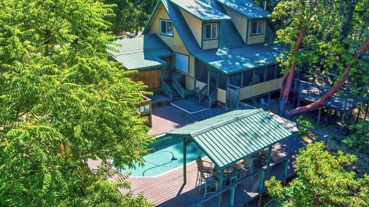 Salyer House | Peaceful 2-bedroom house with river views, pool, laundry, full kitchen & more