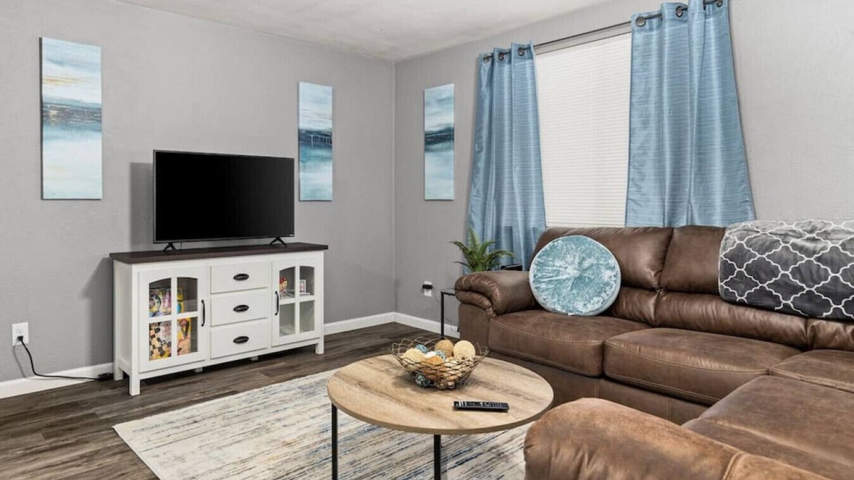 Sunnyland Apartment | Peaceful 2BD 10 mins from DT Peoria
