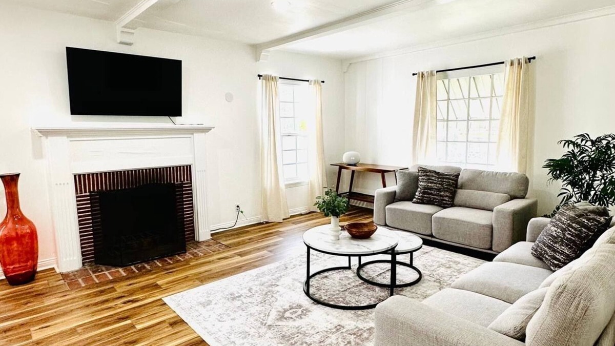Beverly Grove Condo | Peaceful 2BR Condo Near Beverly Hills – Free Garage Parking – 30+ Day Stays