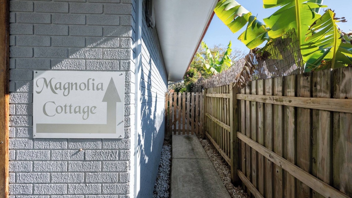 Coffs Harbour Cottage | Peaceful 2BR cottage in heart of Coffs. Family friendly spacious patio and yard.