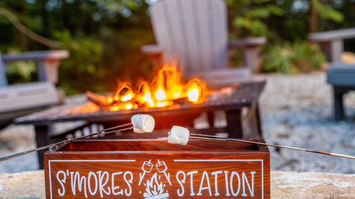 Rutland Cabin | Peaceful 2BR Forest Cabin Near Ark W/Fire Pit, Deck & Vaulted Ceilings