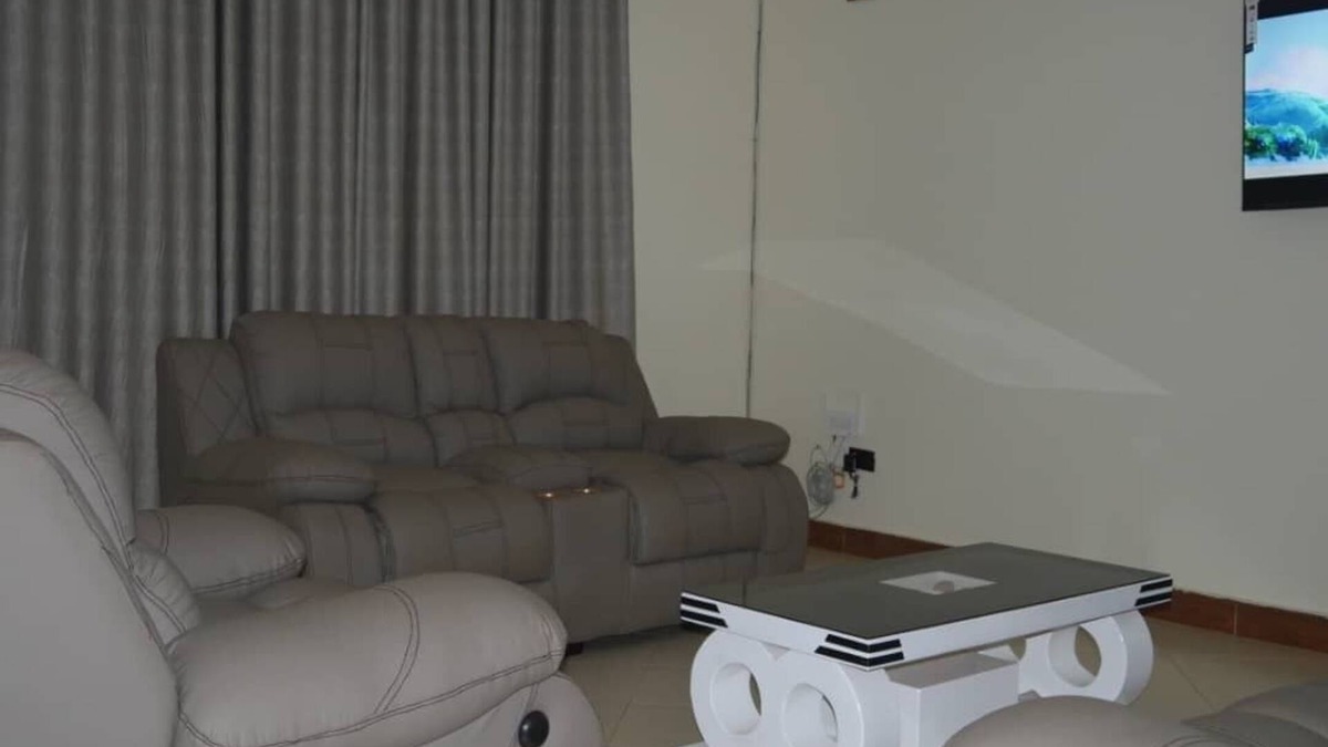 Kitende Apartment | Peaceful 3-bedroom apartment with WiFi in Kitende