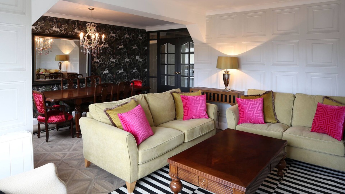 Blanefield Apartment | Peaceful 3 bedroom flat with large private balcony by West Highland Way