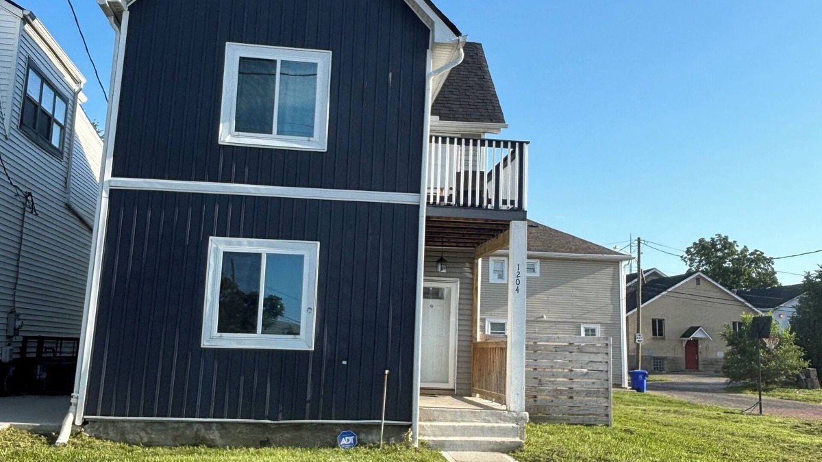 Near East Columbus House | Peaceful 3-bedroom house with AC in charming Columbus. Able to accommodate 8.