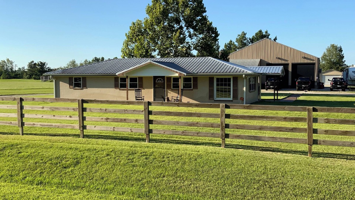 Perkins House | Peaceful 3-bedroom house in the country with stocked pond