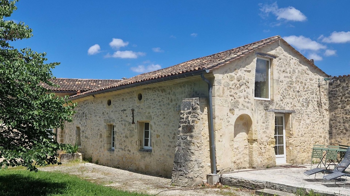 Saint-Andre-de-Cubzac House | Peaceful 3-star gîte in the heart of Château l'Insoumise
