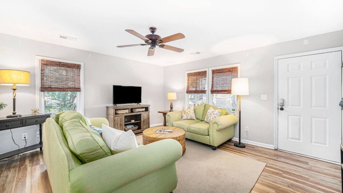 Mount Pleasant House | Peaceful 3br/2ba Shem Creek Getaway!