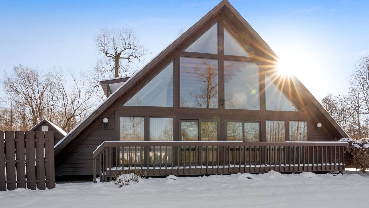 Boardman Ski Chalet | Peaceful A-Frame w/Hot Tub, Game Room & Loft – Near Dining, Shopping & YSU