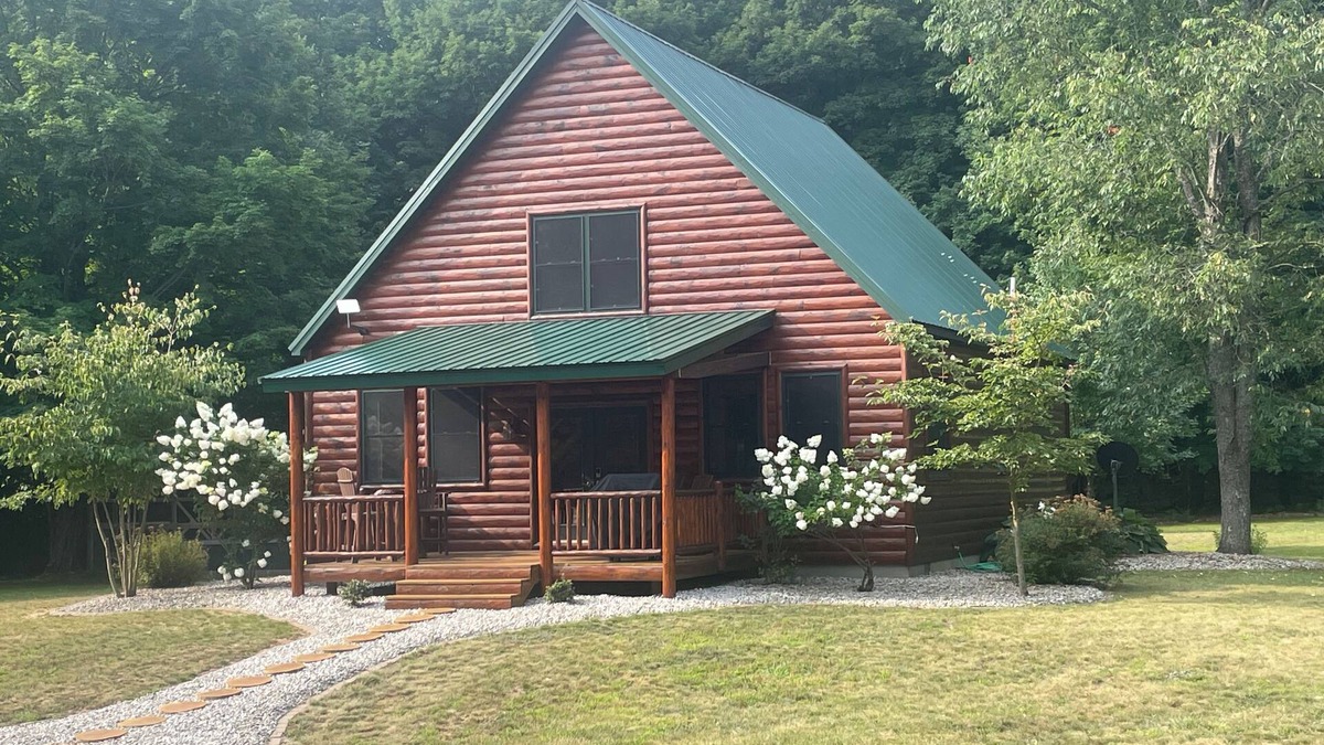 Alden Cabin | Peaceful Acres Getaway Alden, Mi