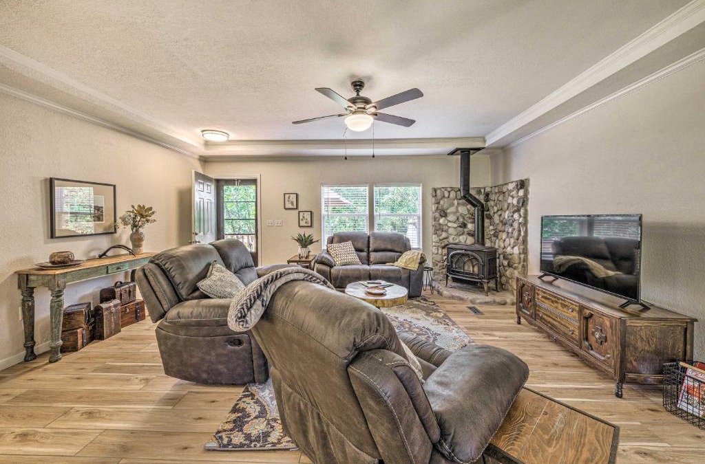 Alto House | Peaceful Alto Home with Deck about 12 Mi to Ski Apache!