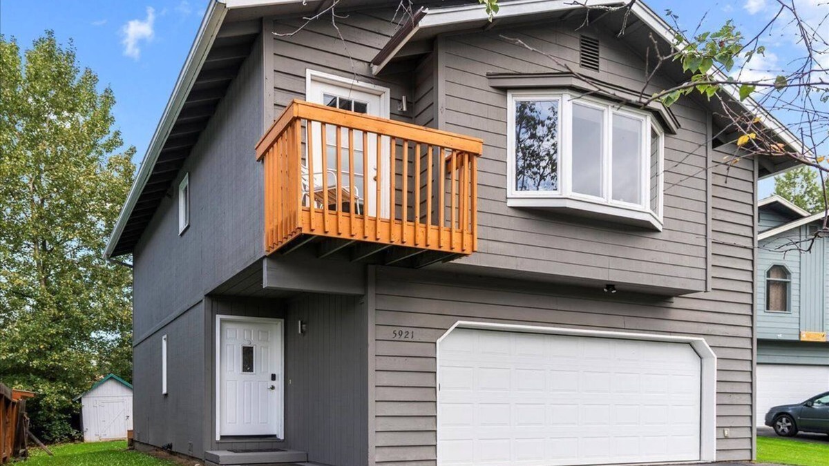 University Area House | Peaceful Anchorage Stay