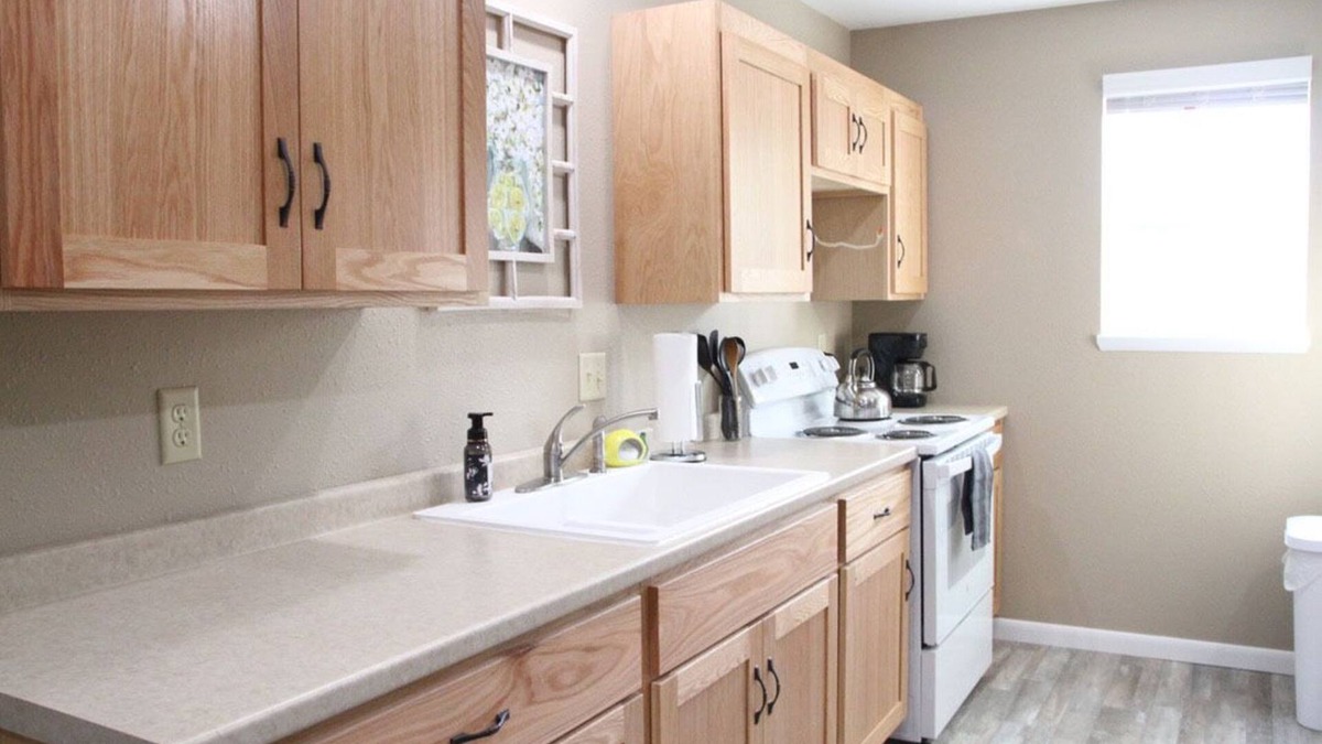 Lake City Condo | Peaceful and beautiful 2 bedroom 1 bathroom condo with full kitchen.