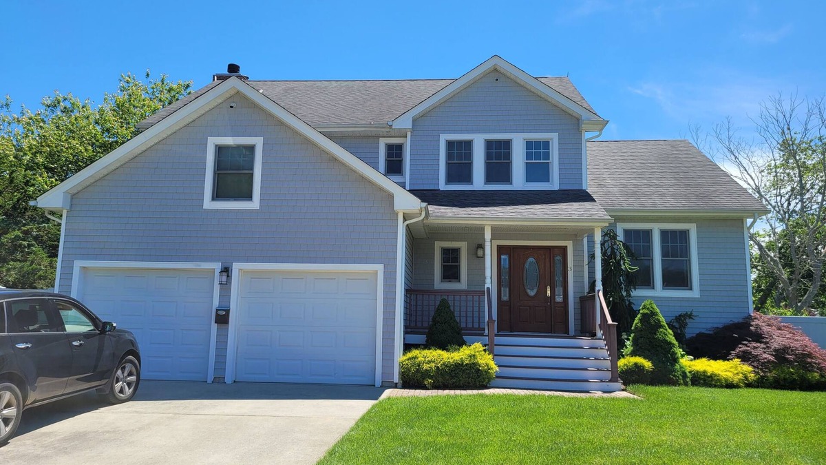 Center Moriches House | Peaceful and bright 4 bedroom getaway house-5 min from the beach!