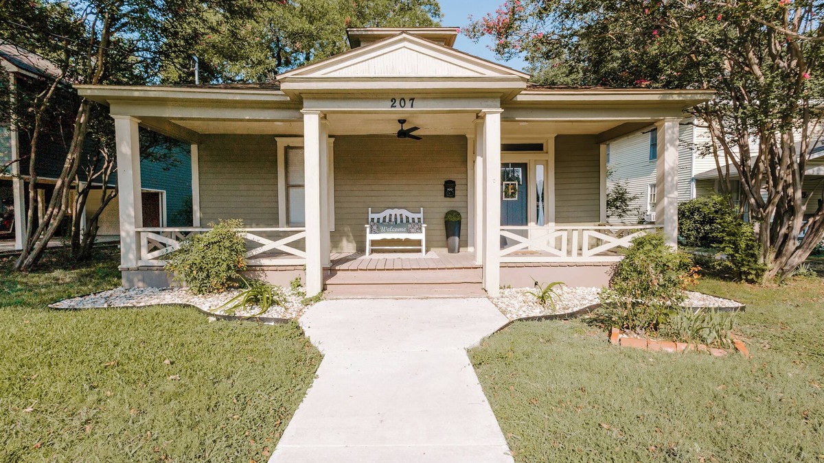Hillsboro House | Peaceful and centrally located 2-bedroom house with AC and WiFi in Hillsboro