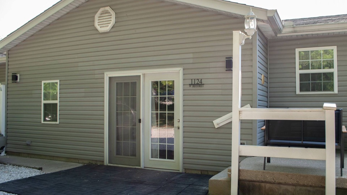 Fairview Park Apartment | Peaceful and charming apartment in Clinton, Indiana