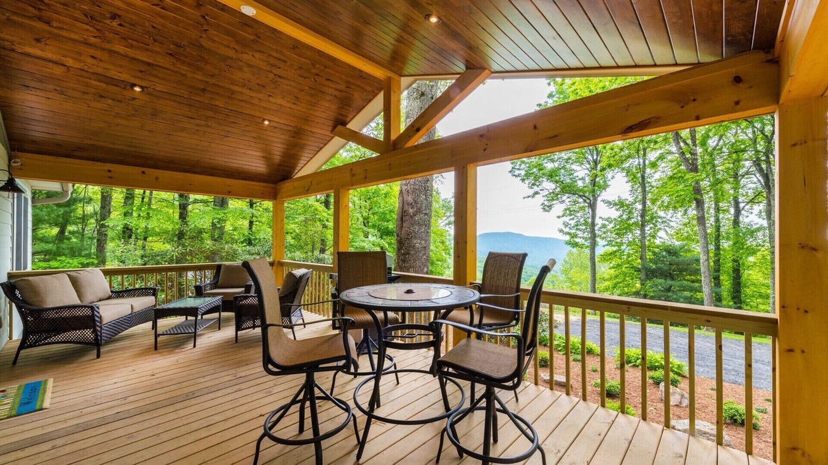 Spruce Pine Cottage | Peaceful and luxurious living with spectacular views