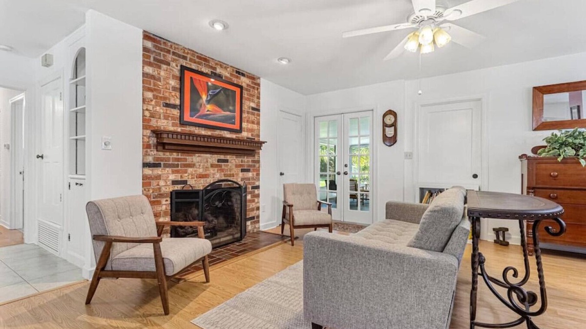 Sugarfoot House | Peaceful and pet friendly, close to hospitals and UF