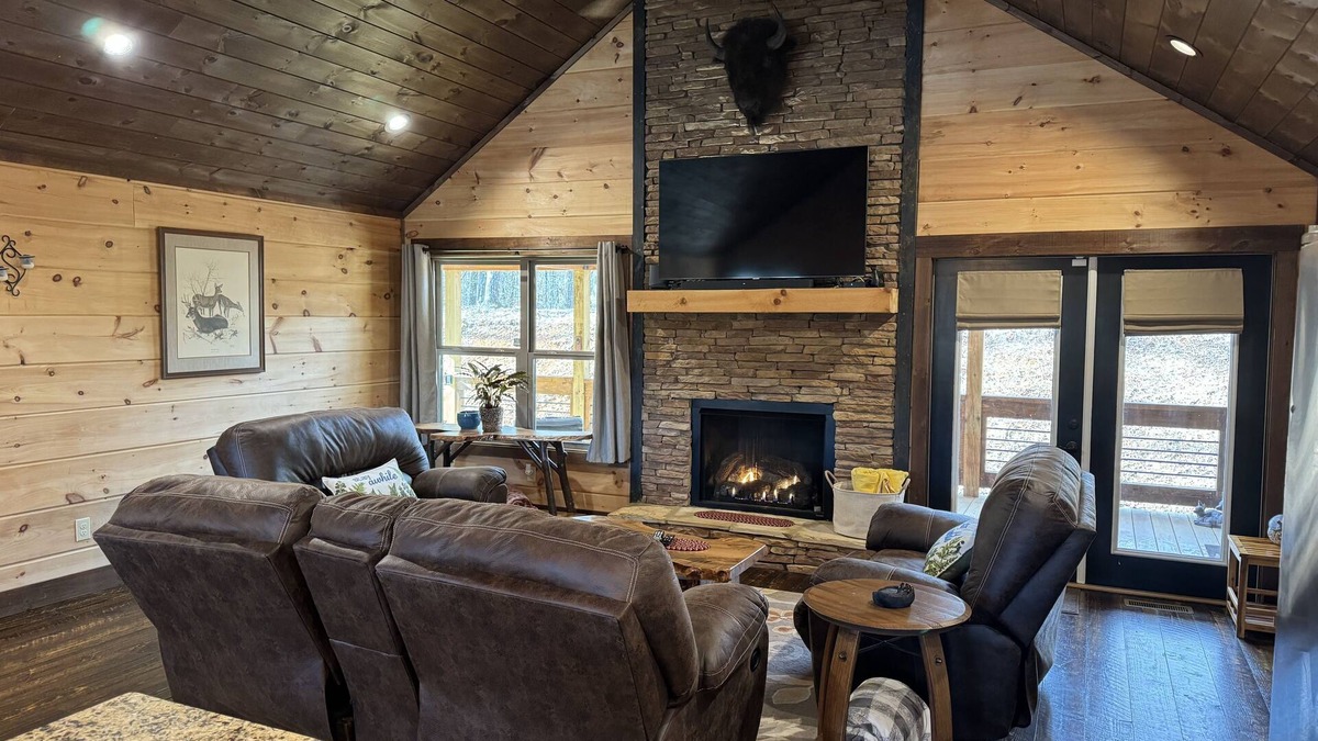 Copperhill Cabin | Peaceful and pristine newly built cabin perfectly located near the Ocoee River