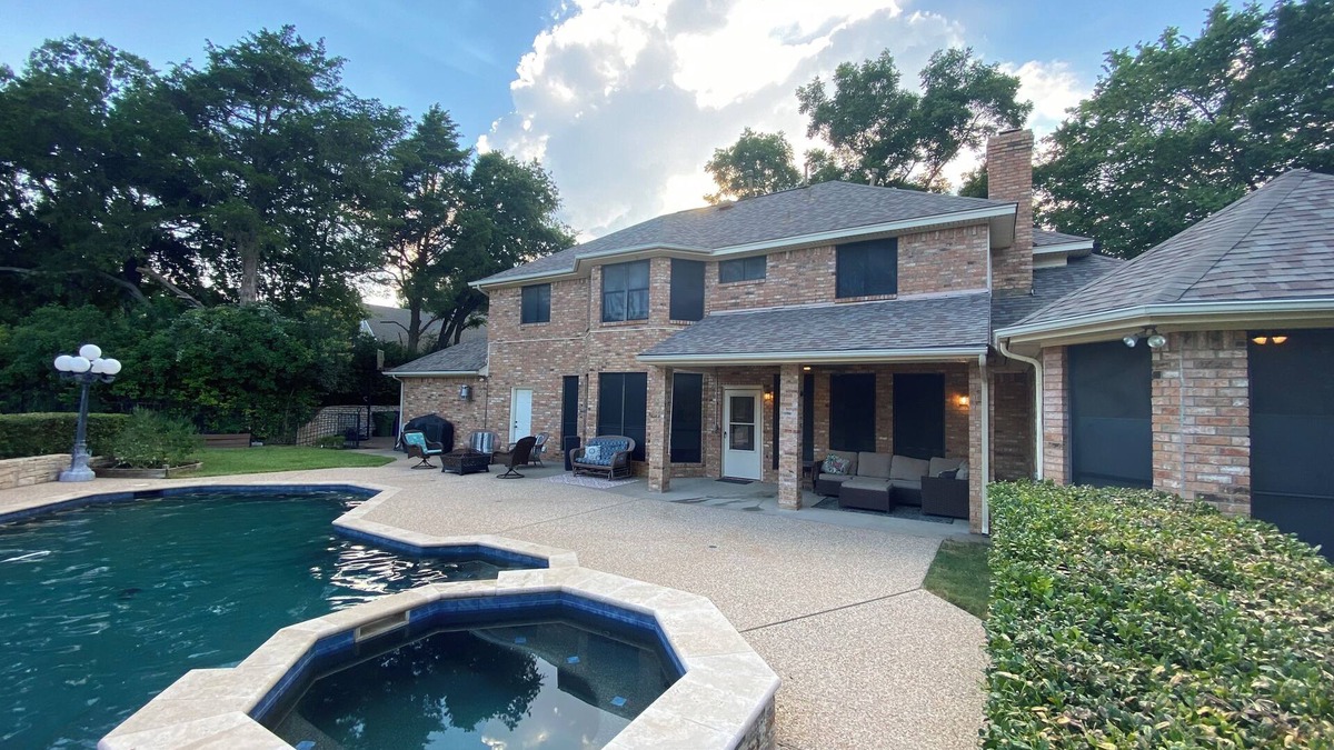 Garland House | Peaceful and Relaxing 6BR Home on Golf Course with Pool, Hot Tub and Sauna.