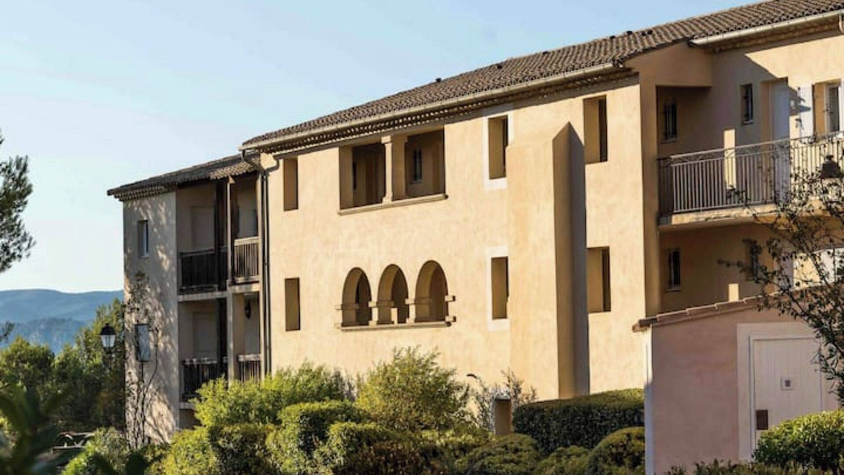 Pont Royal Apartment | Peaceful apartment with a magnificent view.